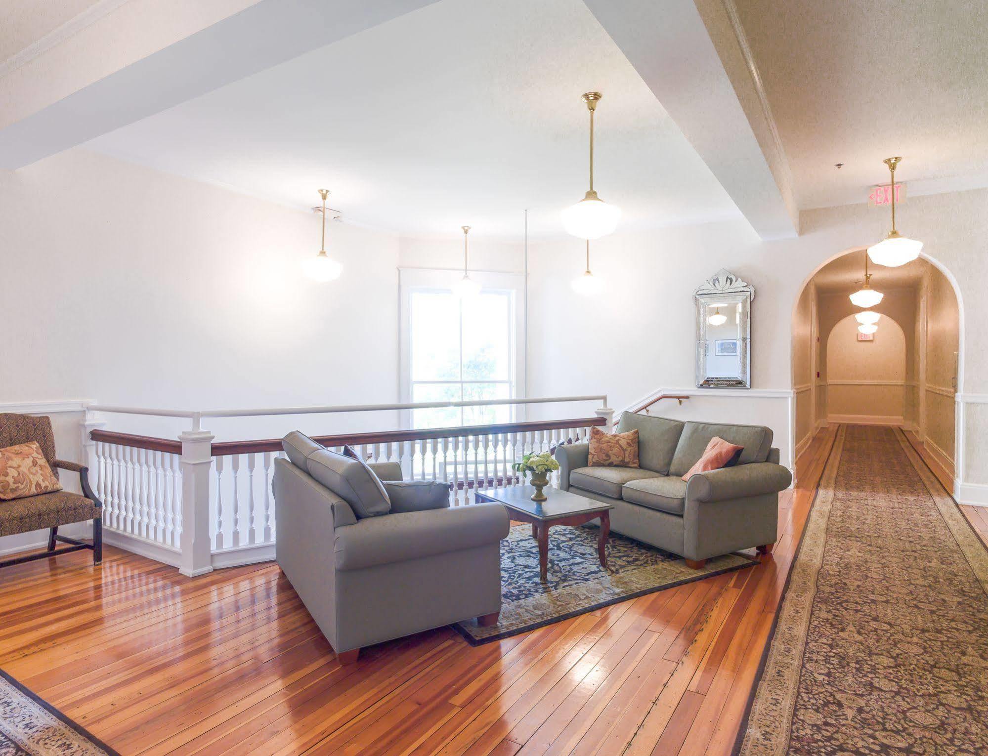 Inn At Carnall Hall Fayetteville Kültér fotó
