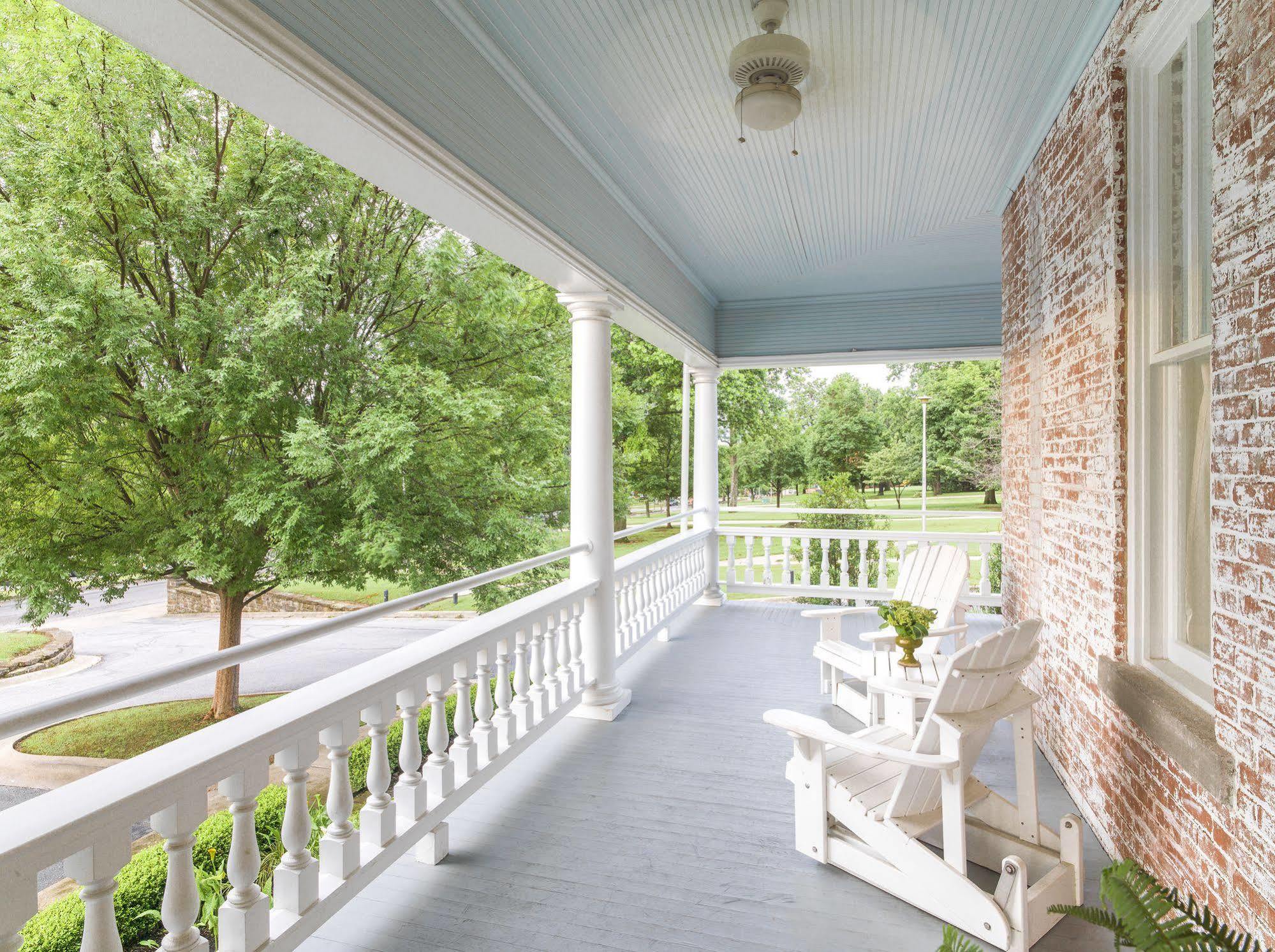 Inn At Carnall Hall Fayetteville Kültér fotó
